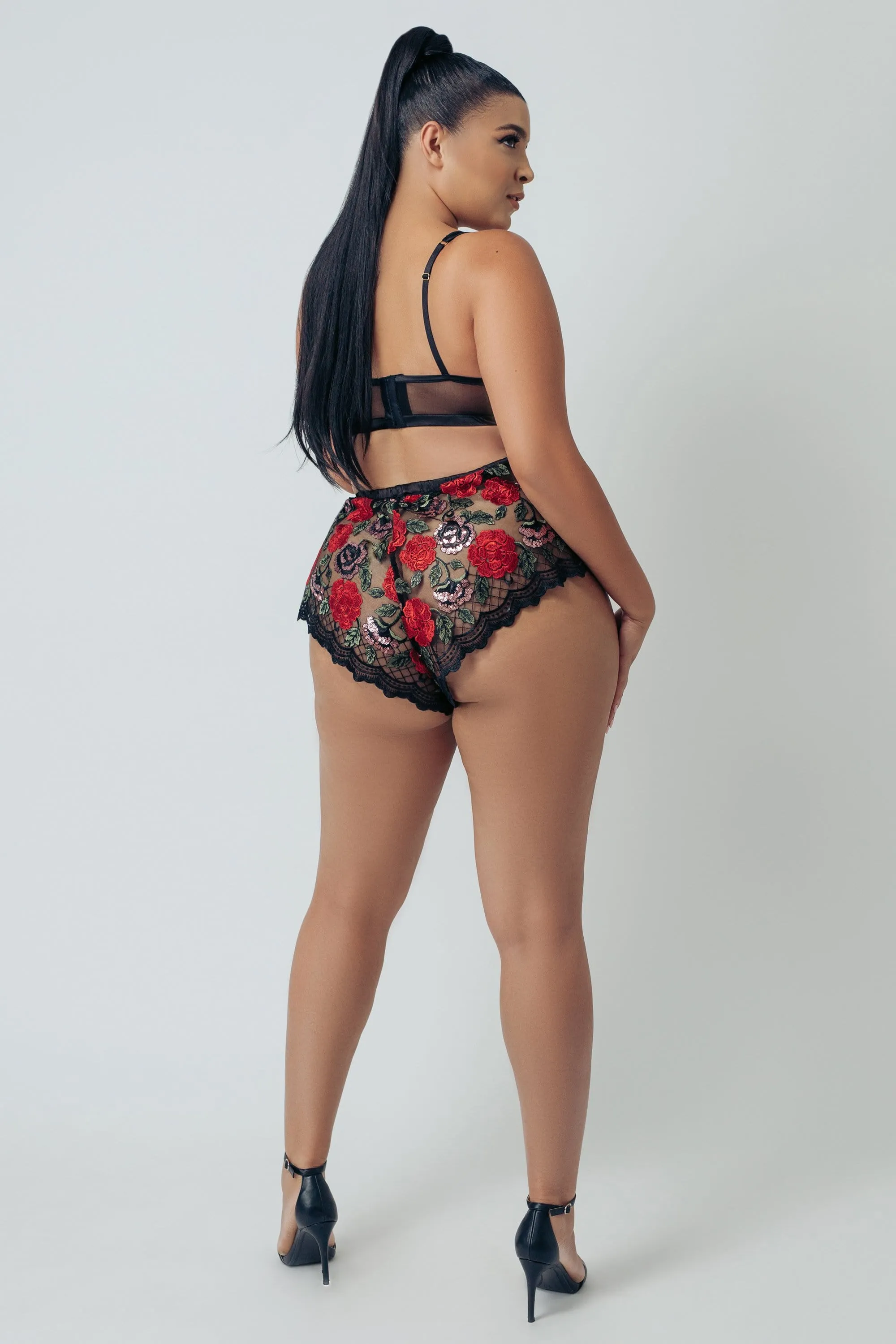Kilo Brava Black Wild Roses Short